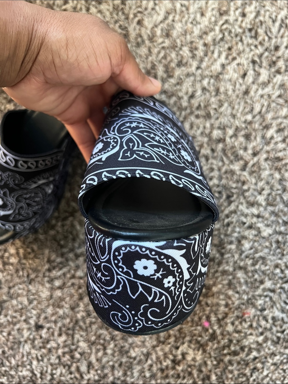 ๐ Platform Slide Sandals in Black Paisley - Picture 5 of 5